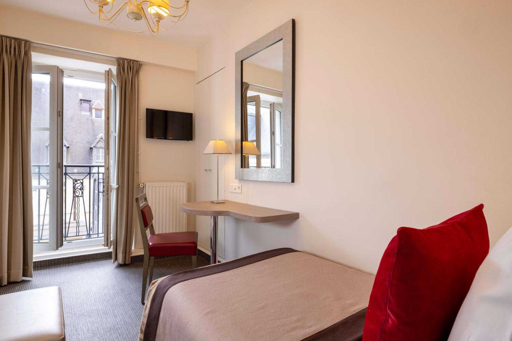 Hotel Saint Pierre Paris Exterior photo