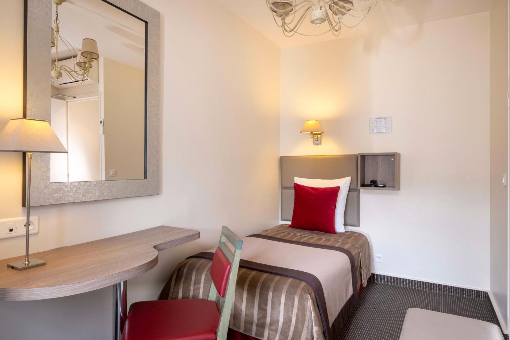 Hotel Saint Pierre Paris Exterior photo