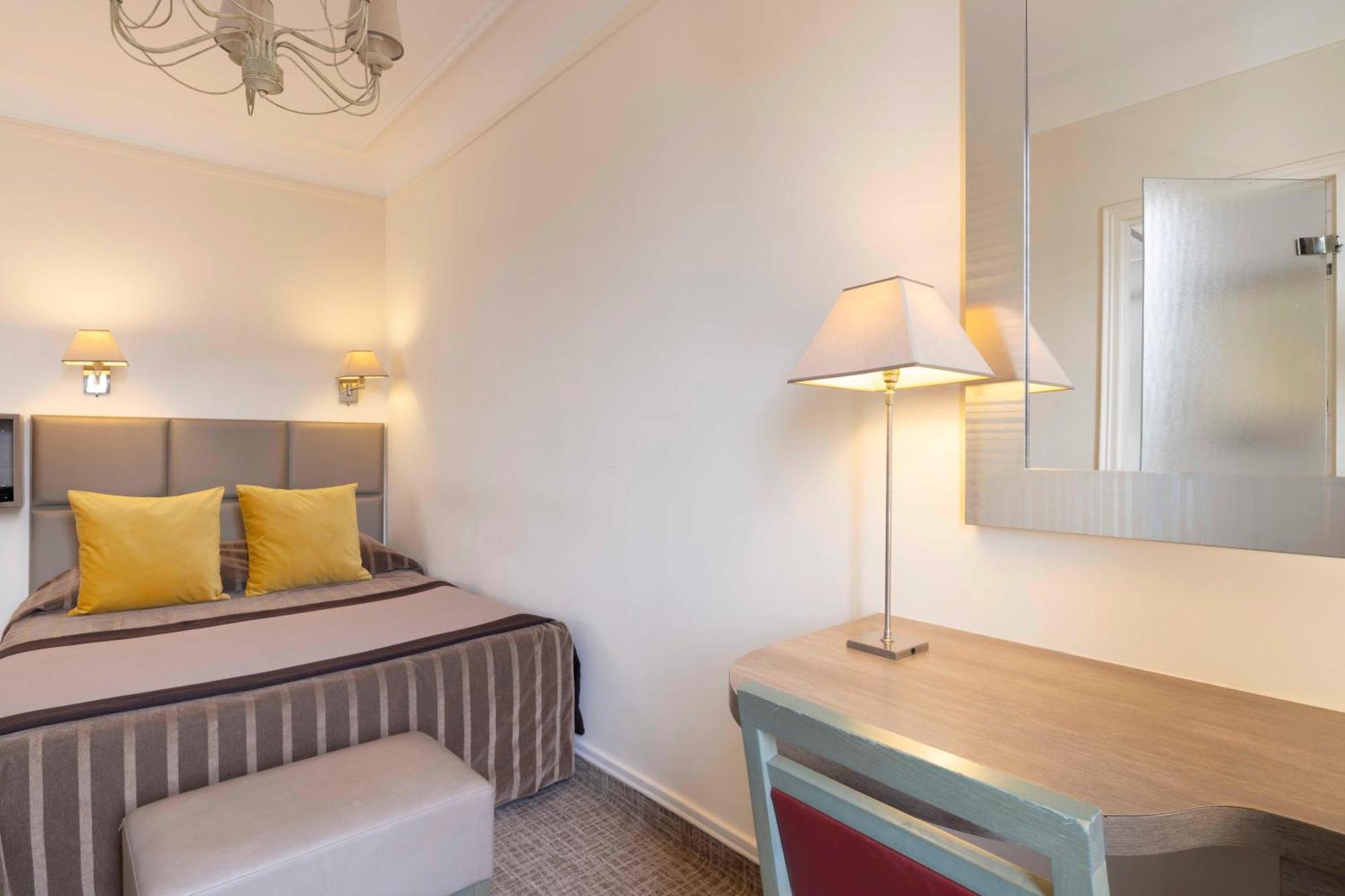 Hotel Saint Pierre Paris Exterior photo