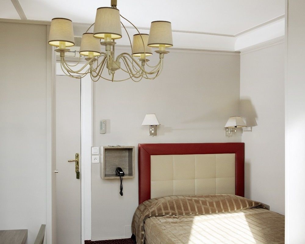Hotel Saint Pierre Paris Exterior photo